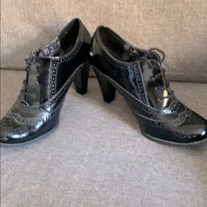 Near new Fioni black patent wingtip heels